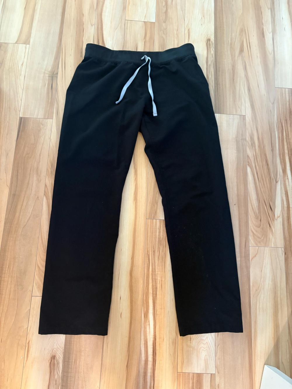 Figs Straight Leg Scrub Pants in Black with White Drawstring